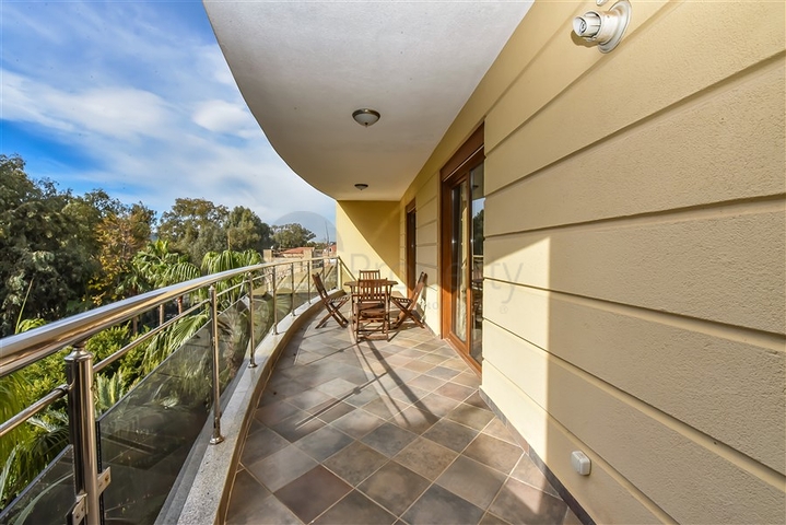 Роскошная квартира 2+1 на первой линии в центре Алании