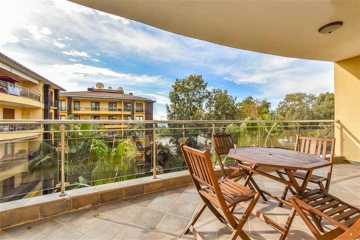 Роскошная квартира 2+1 на первой линии в центре Алании