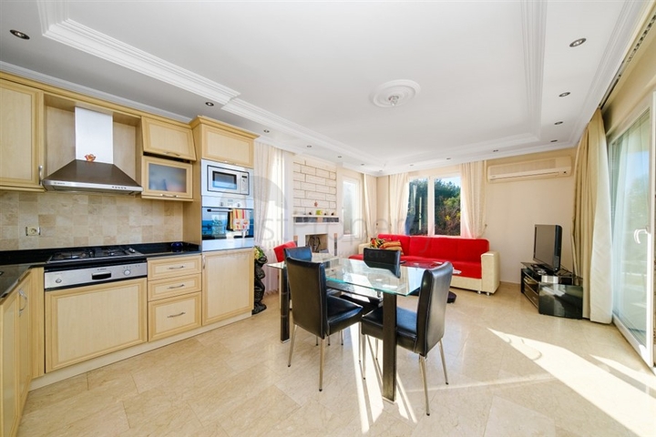 Пентхаус 3+1 с панорамными видами на море в районе Конаклы