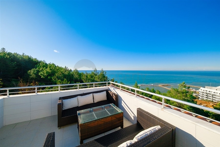 Пентхаус 3+1 с панорамными видами на море в районе Конаклы