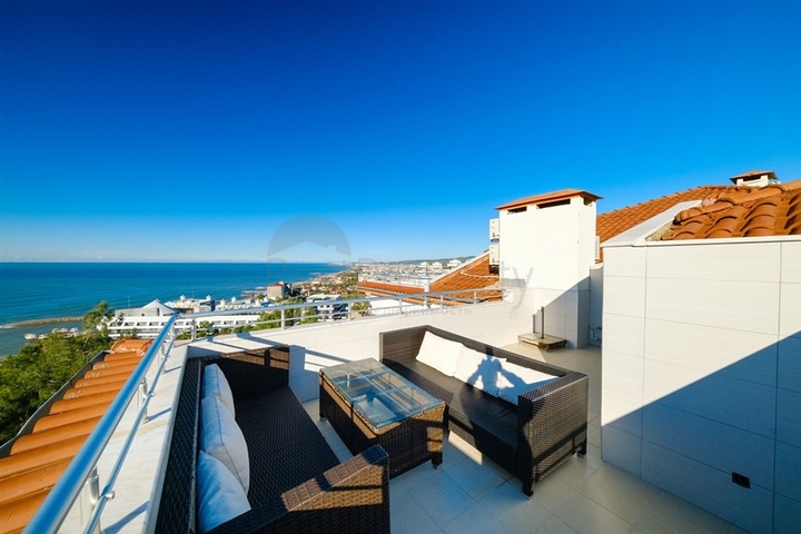 Пентхаус 3+1 с панорамными видами на море в районе Конаклы