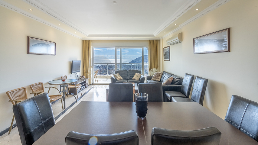 Меблированный пентхаус 4+1 с видом на море в центре Алании