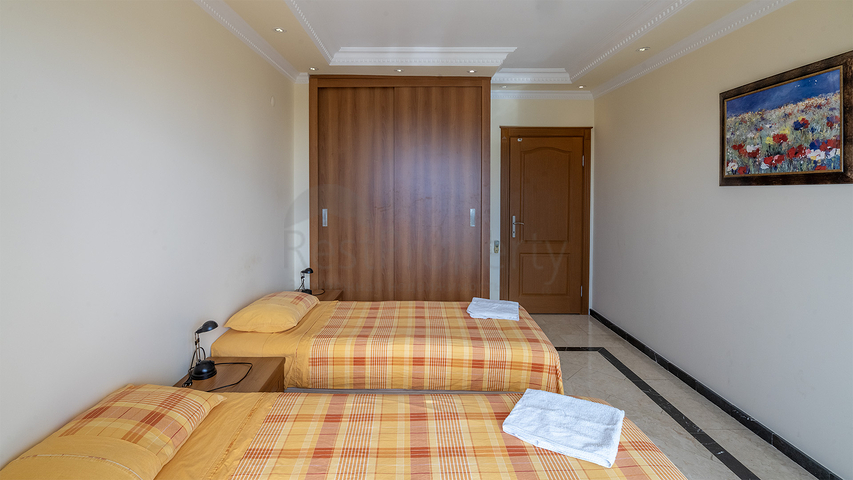 Меблированный пентхаус 4+1 с видом на море в центре Алании