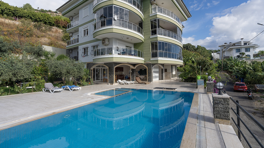 Меблированный пентхаус 4+1 с видом на море в центре Алании