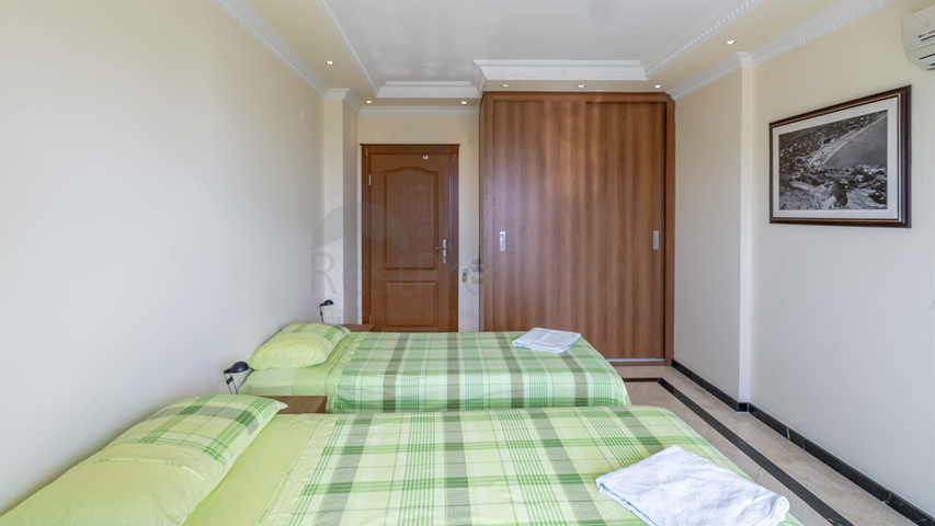 Меблированный пентхаус 4+1 с видом на море в центре Алании