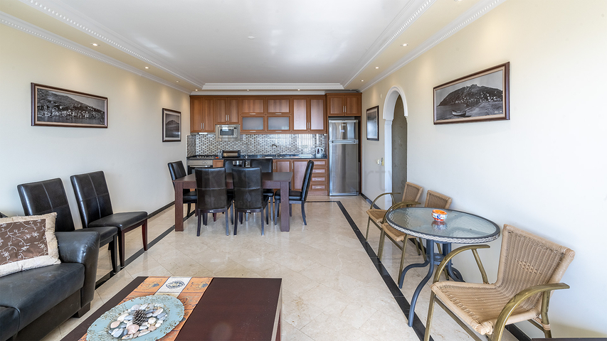 Меблированный пентхаус 4+1 с видом на море в центре Алании