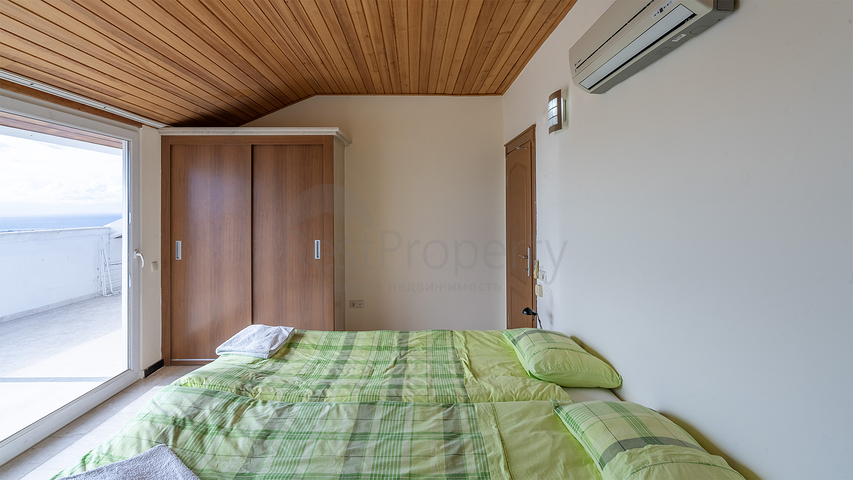 Меблированный пентхаус 4+1 с видом на море в центре Алании