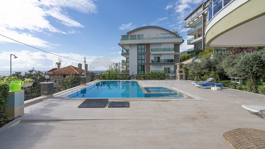 Меблированный пентхаус 4+1 с видом на море в центре Алании