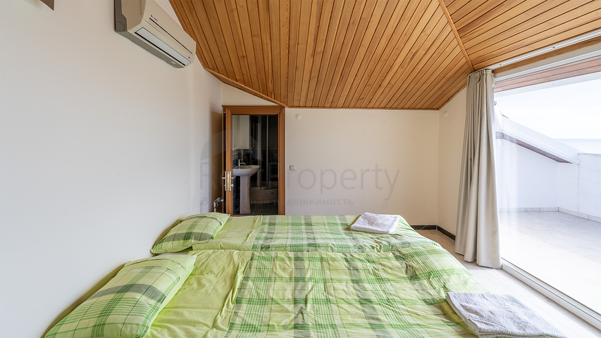 Меблированный пентхаус 4+1 с видом на море в центре Алании