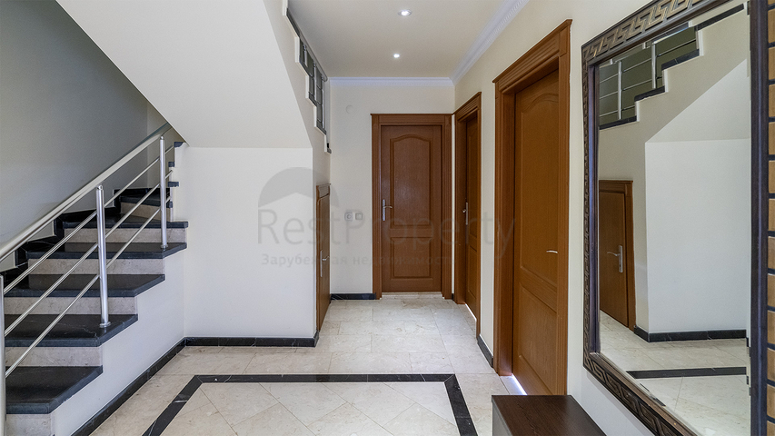 Меблированный пентхаус 4+1 с видом на море в центре Алании