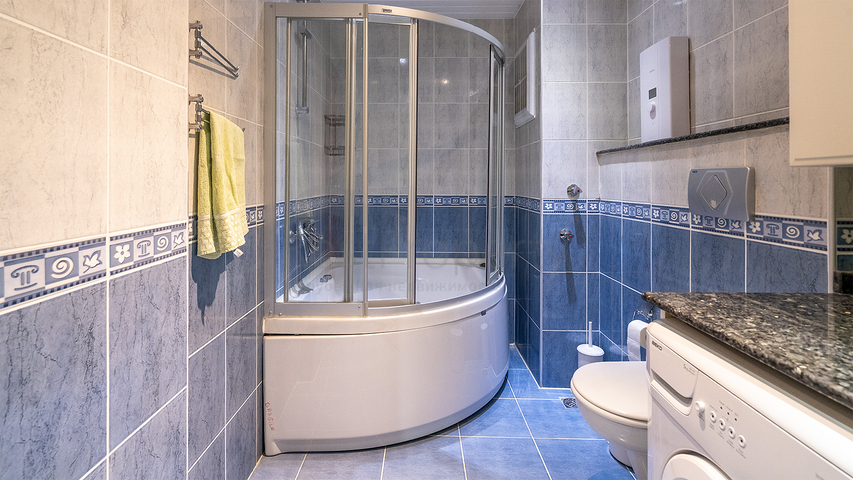 Меблированный пентхаус 4+1 с видом на море в центре Алании