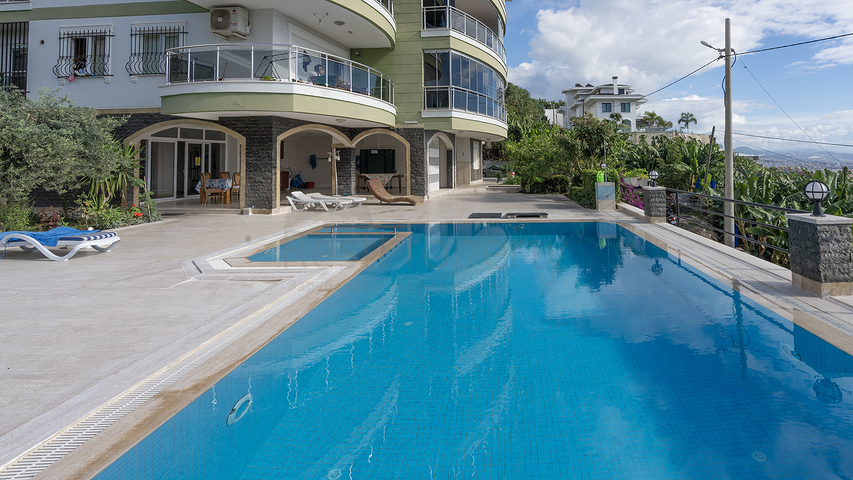 Меблированный пентхаус 4+1 с видом на море в центре Алании