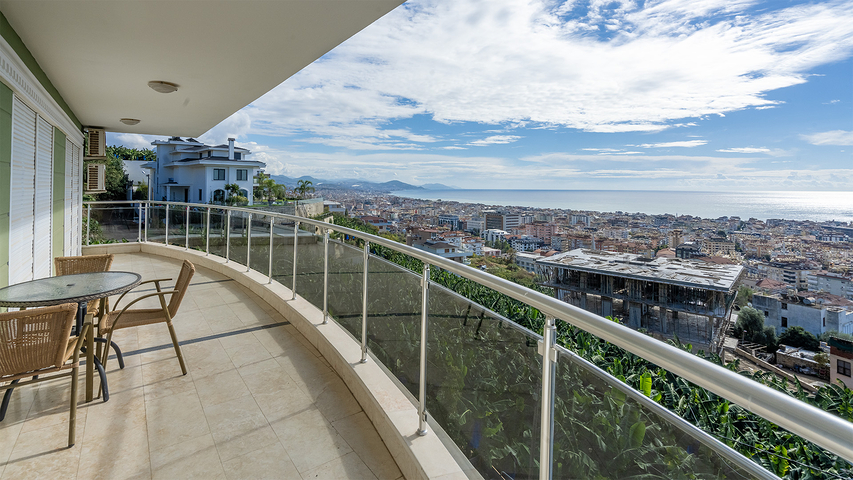 Меблированный пентхаус 4+1 с видом на море в центре Алании