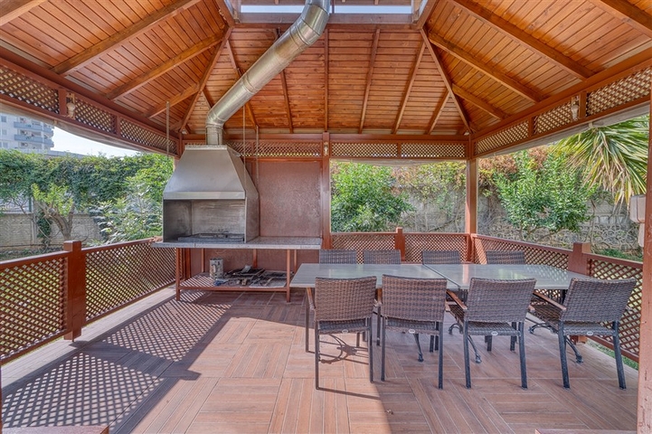 Двухкомнатная квартира с красивым видом на инфраструктуру