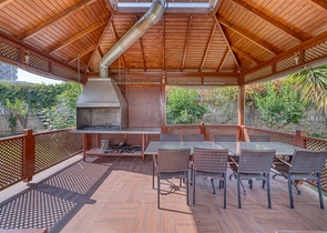 Двухкомнатная квартира с красивым видом на инфраструктуру