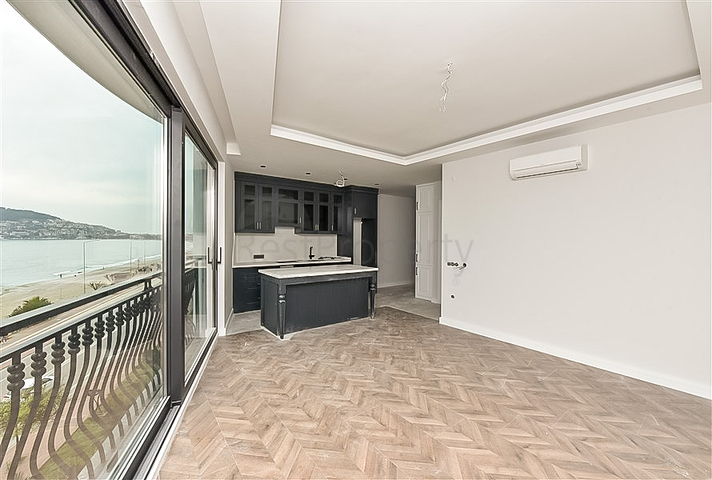 Двухкомнатная квартира в центре Алании с панорамным видом на море