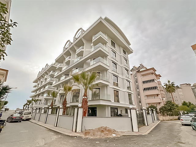 Двухкомнатная квартира в центре Алании с панорамным видом на море