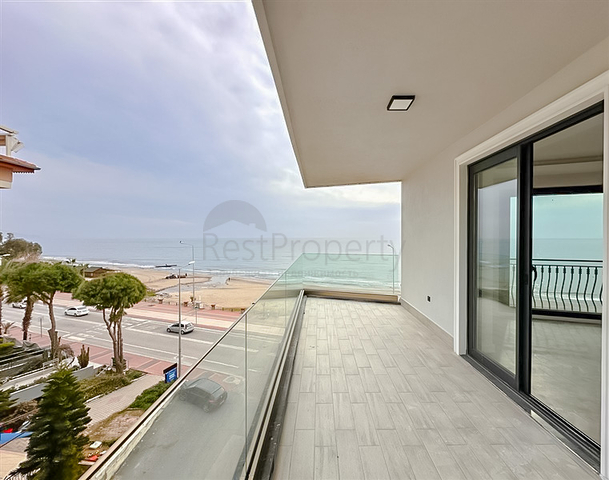 Двухкомнатная квартира в центре Алании с панорамным видом на море