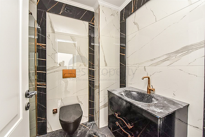 Двухкомнатная квартира в центре Алании с панорамным видом на море