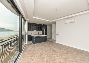 Двухкомнатная квартира в центре Алании с панорамным видом на море