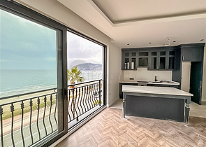 Двухкомнатная квартира в центре Алании с панорамным видом на море