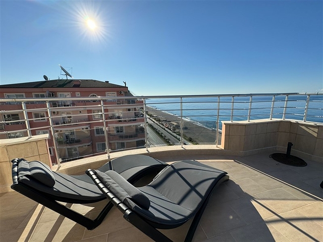 Просторный пентхаус 3+1 с панорамным видом на море