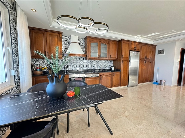 Просторный пентхаус 3+1 с панорамным видом на море