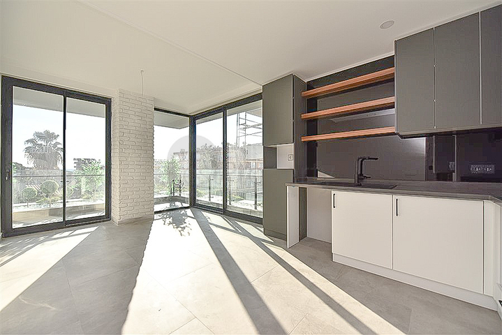 Двухкомнатная квартира в новом комплексе в районе Клеопатра