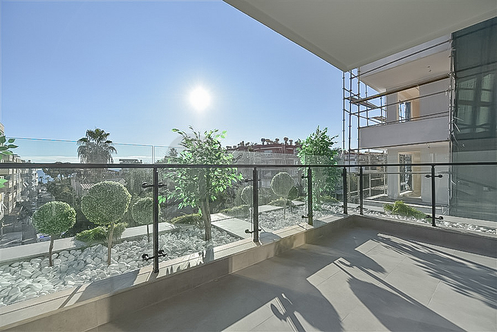 Двухкомнатная квартира в новом комплексе в районе Клеопатра