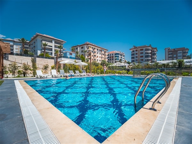 Трехкомнатная мебелированная квартира с видом на море