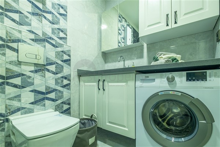 Трехкомнатная мебелированная квартира с видом на море