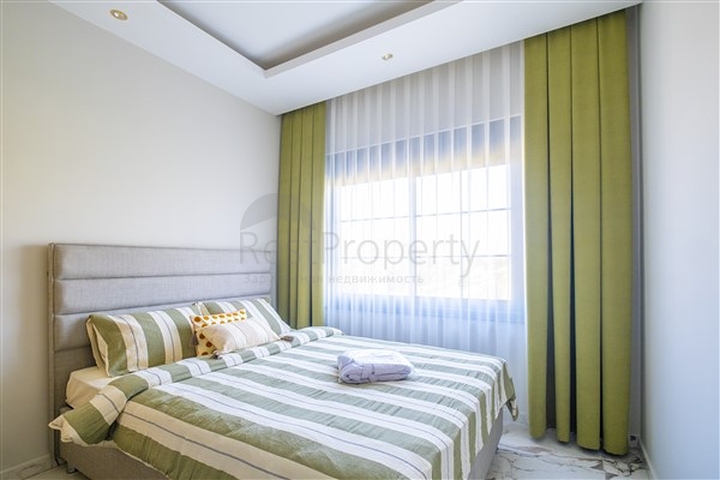 Трехкомнатная мебелированная квартира с видом на море