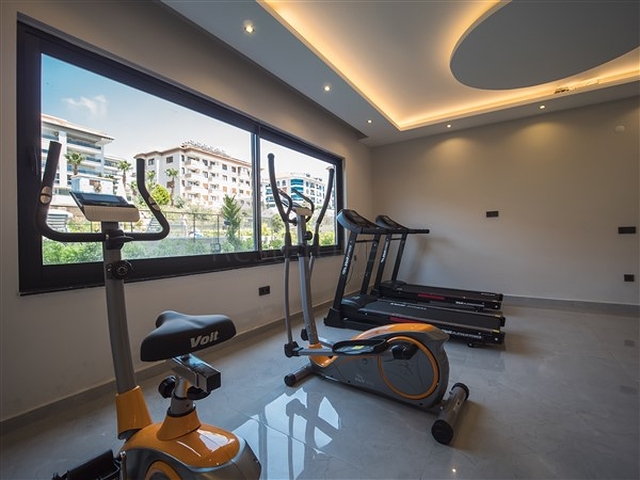 Трехкомнатная мебелированная квартира с видом на море