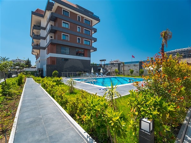 Трехкомнатная мебелированная квартира с видом на море