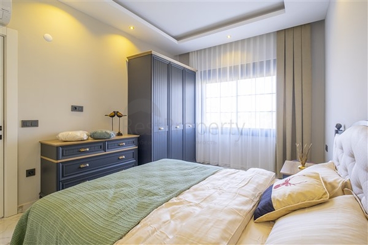 Трехкомнатная мебелированная квартира с видом на море