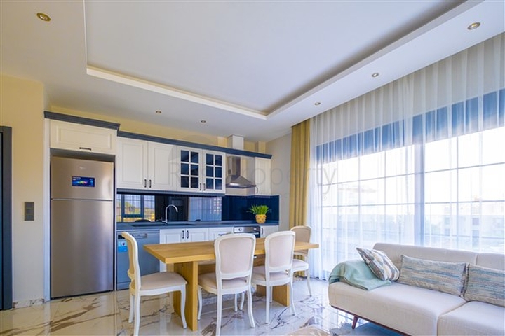 Трехкомнатная мебелированная квартира с видом на море