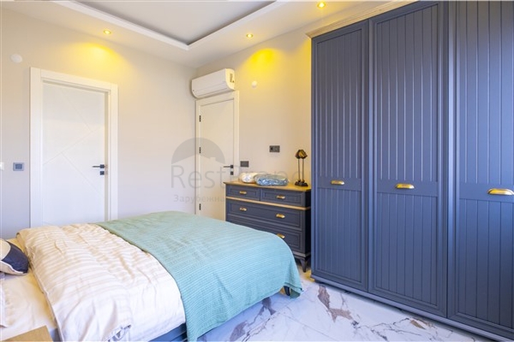 Трехкомнатная мебелированная квартира с видом на море