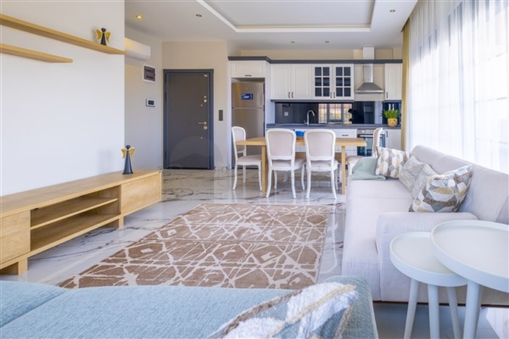 Трехкомнатная мебелированная квартира с видом на море