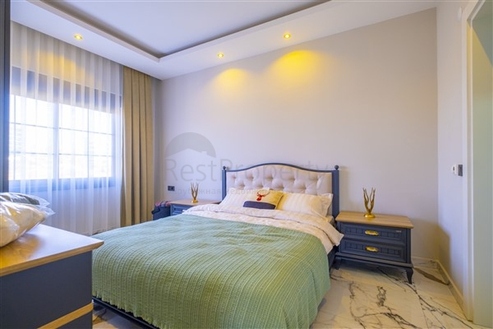 Трехкомнатная мебелированная квартира с видом на море