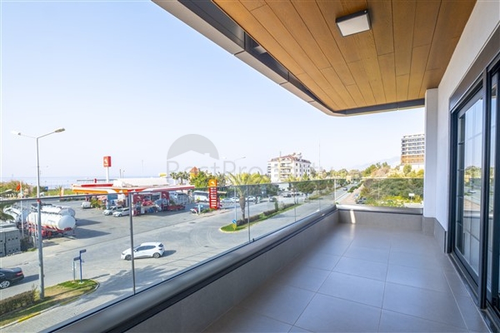 Трехкомнатная мебелированная квартира с видом на море