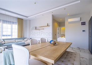 Трехкомнатная мебелированная квартира с видом на море