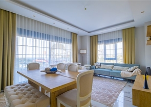 Трехкомнатная мебелированная квартира с видом на море