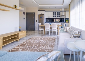 Трехкомнатная мебелированная квартира с видом на море