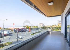 Трехкомнатная мебелированная квартира с видом на море