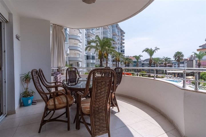 Квартира 2+1 большой площади в отличной локации в Джикджилли