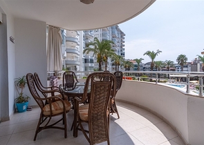 Квартира 2+1 большой площади в отличной локации в Джикджилли