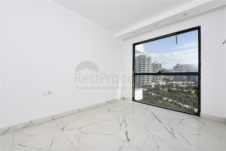 Квартира 1+1 с видом на горы и море в районе Махмутлар