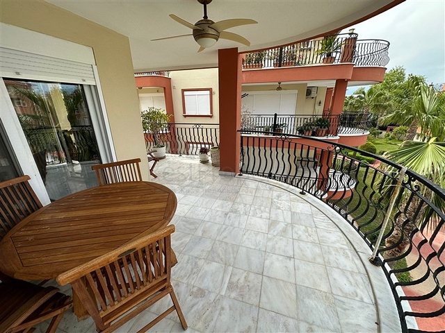 Пентхаус 4+1 на берегу реки в районе Кестель