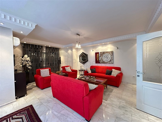 Пентхаус 4+1 на берегу реки в районе Кестель