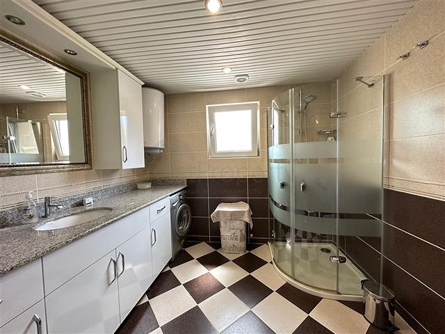 Пентхаус 4+1 на берегу реки в районе Кестель